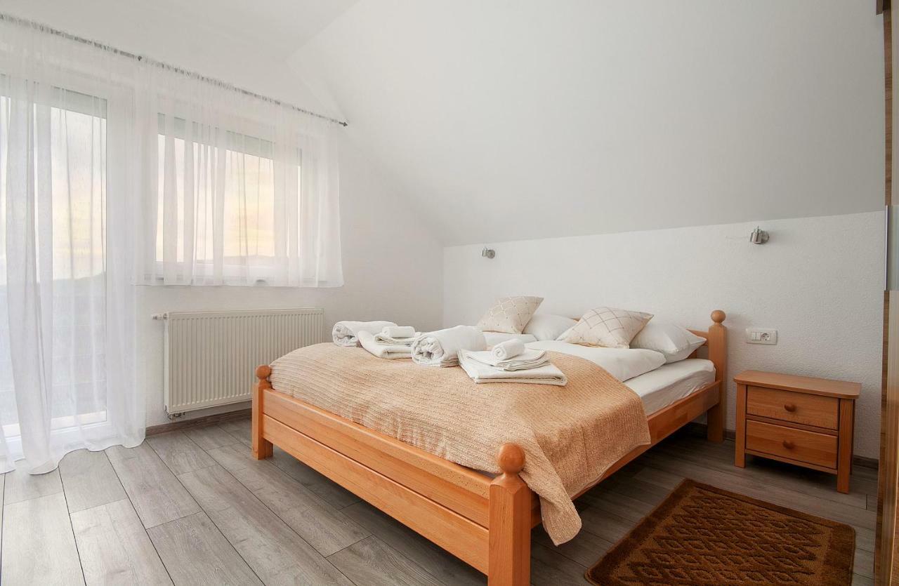Apartment Josipa Селиште-Дрежничко Экстерьер фото