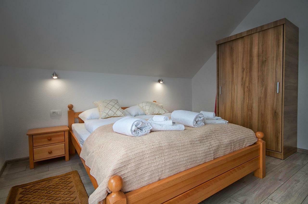 Apartment Josipa Селиште-Дрежничко Экстерьер фото